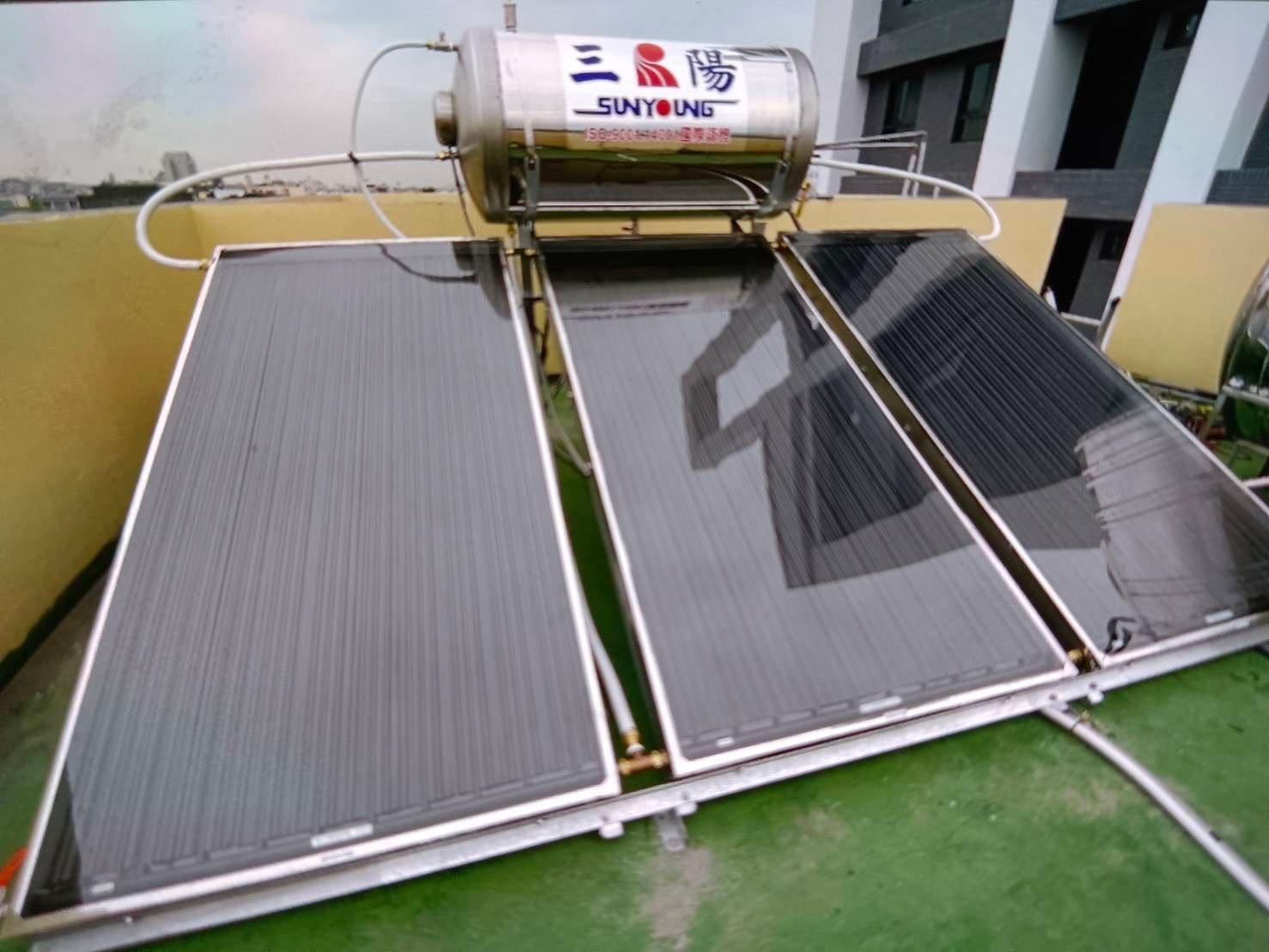 太陽能熱水器