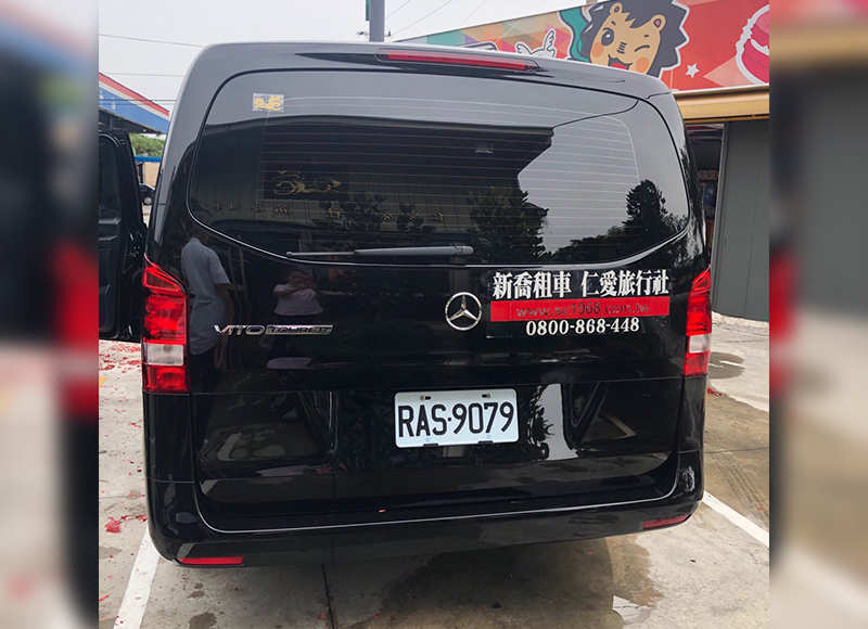 賓士休旅車