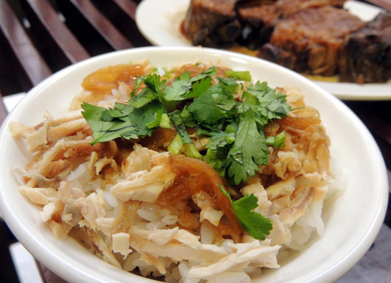 王記膠元湯店內美食