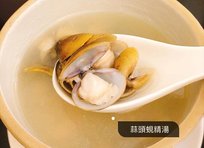 王記膠元湯店內美食