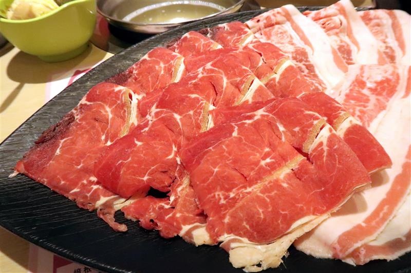 七張火鍋 咘咕鍋貓頭鷹火鍋店 開鍋送肉 兩種肉盤吃飽 甜湯冰淇淋隨你吃