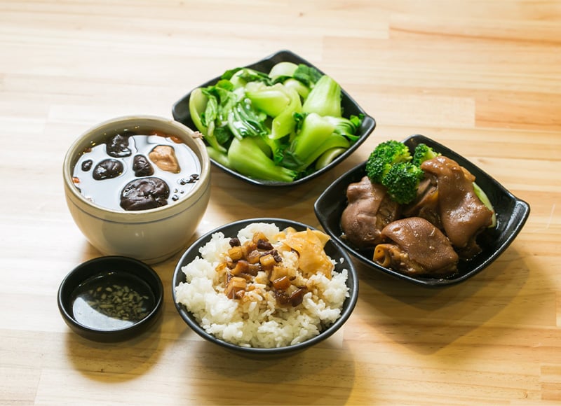 滷豬腳便當