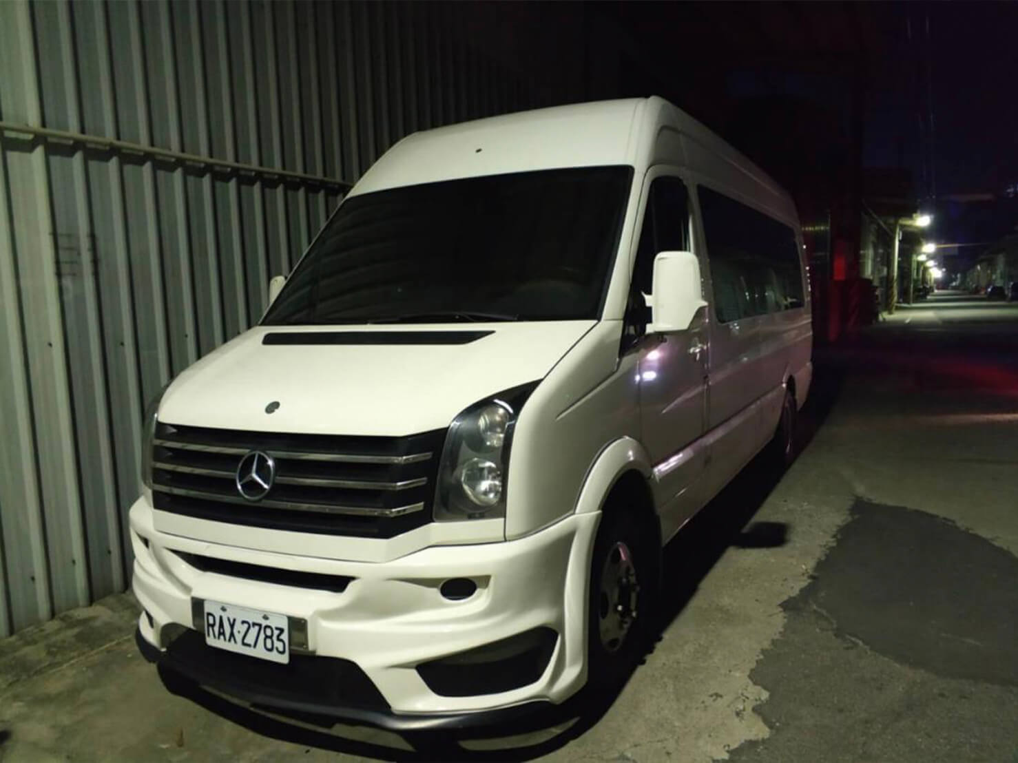 8人褓姆車