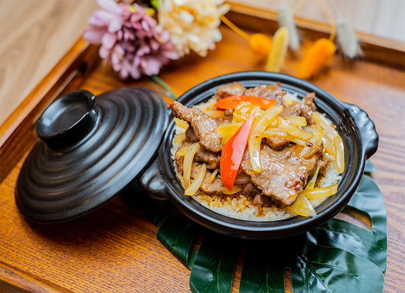 辣咖哩牛肉煲仔飯
