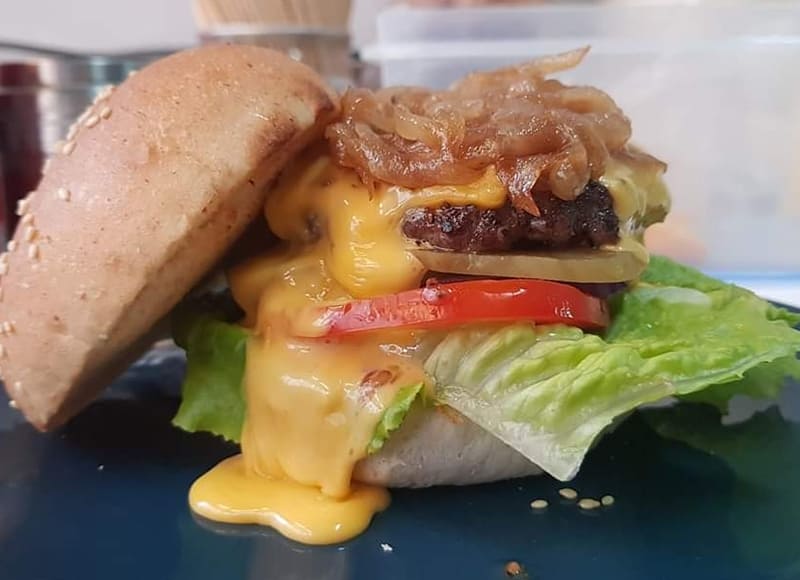 焦糖洋蔥牛肉堡