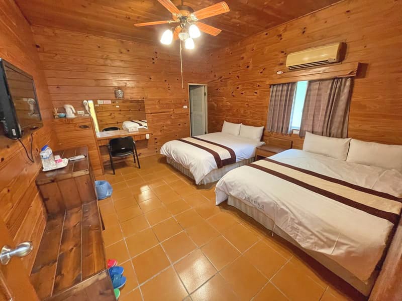 原木溫馨四人房