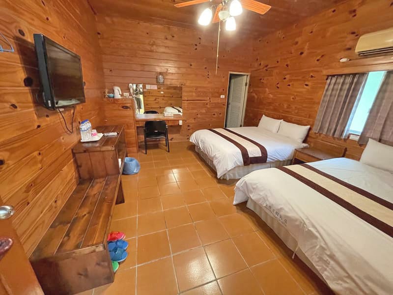 原木溫馨四人房