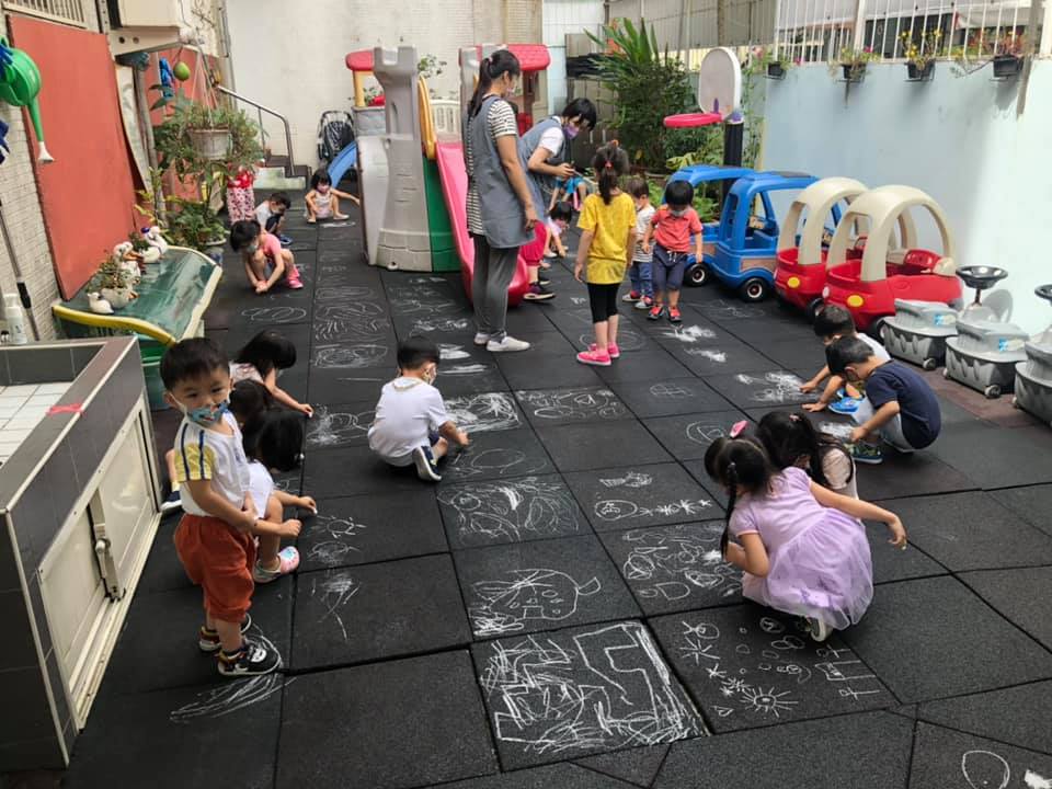 華人幼兒園生活照