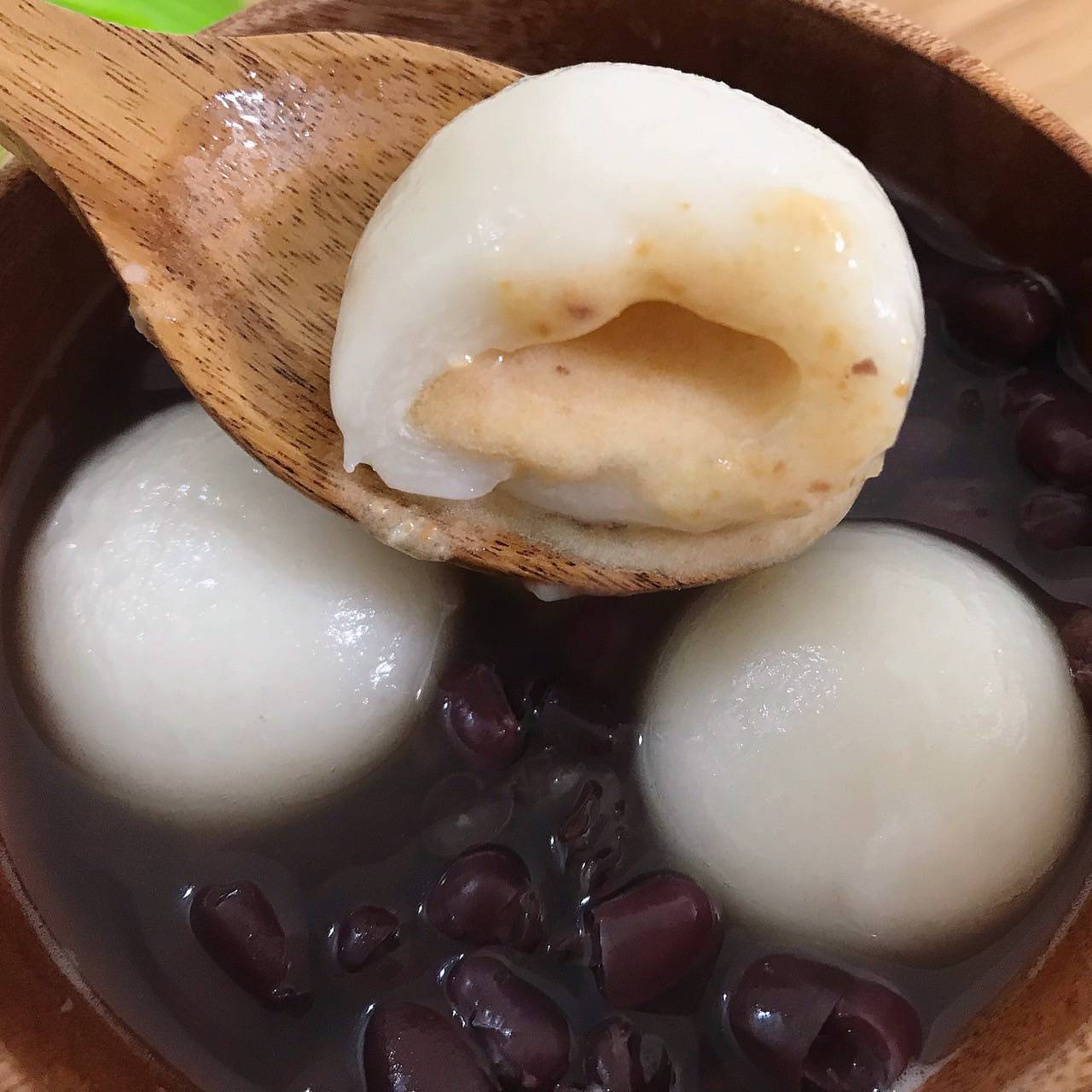 紅豆湯加花生湯圓



					