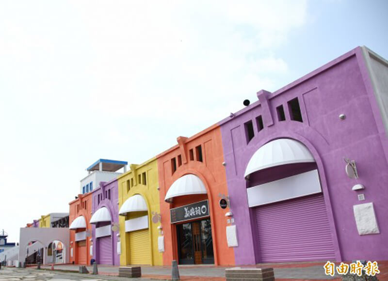 彩繪水塔蚵殼屋